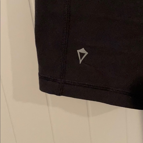 Ivivva Girls 12 Reversible Yoga Shorts Black Lulu - Picture 6 of 9